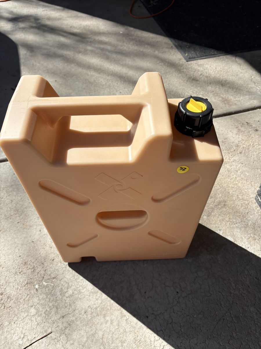 Roto Pax 5 Gallon Water Container - Never Used