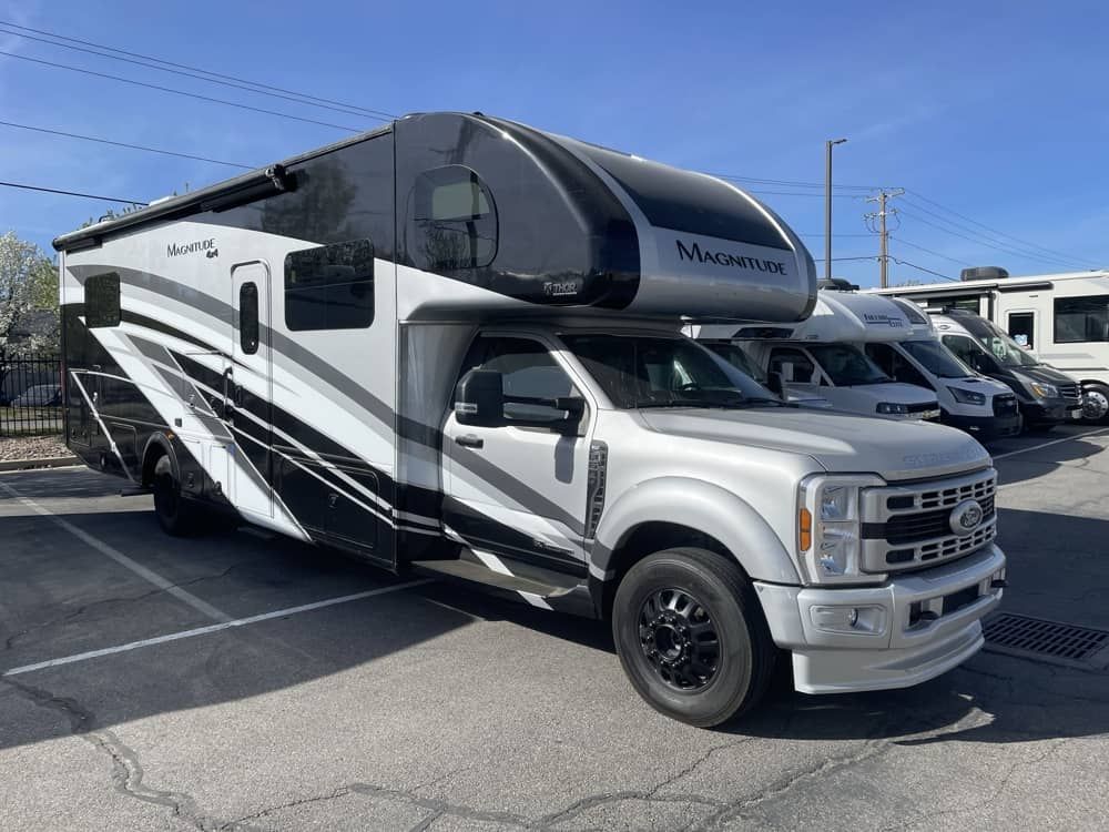 Used 2024 Thor Magnitude LV35