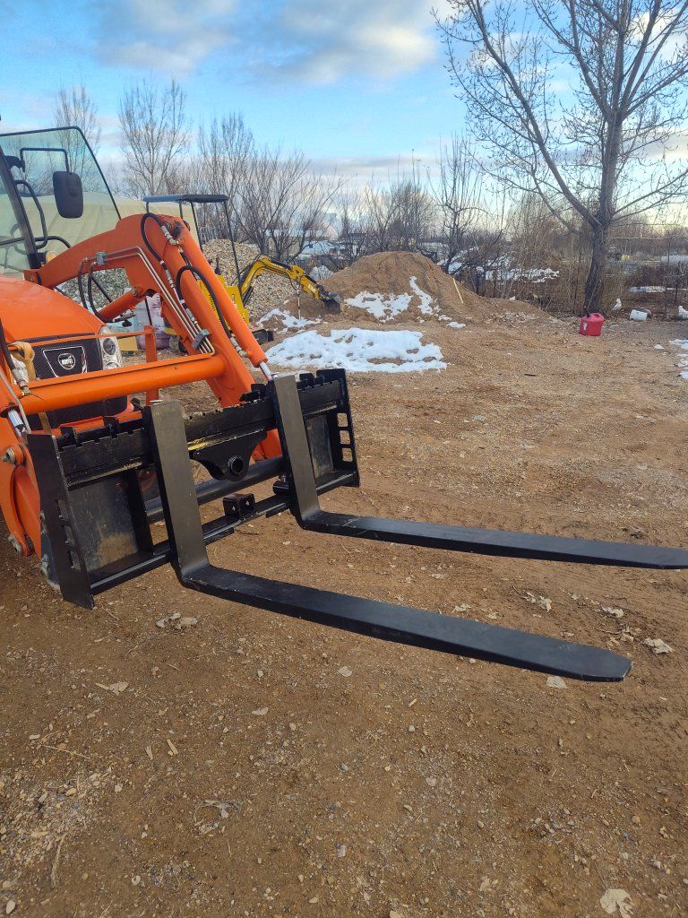Brand new pallet forks 4000 lbs max