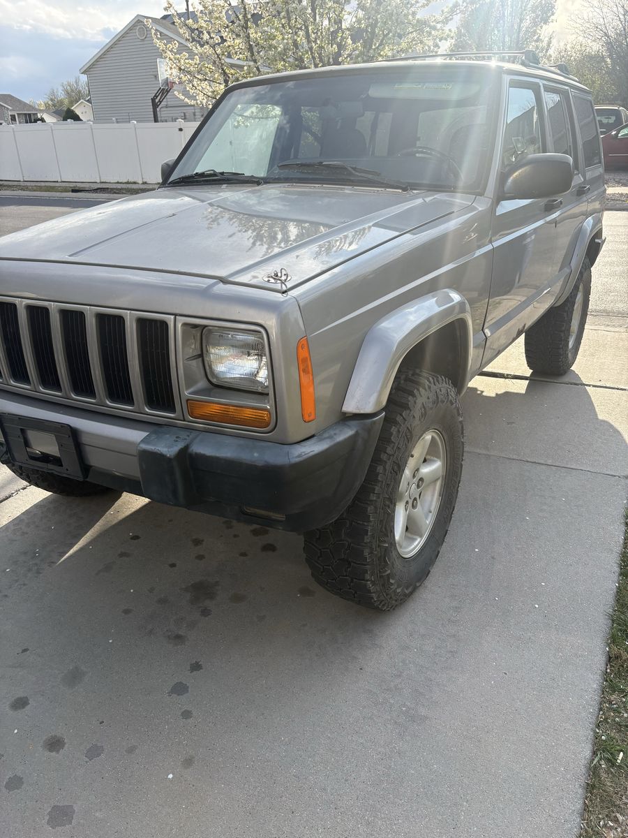2000 Jeep Cherokee Base
