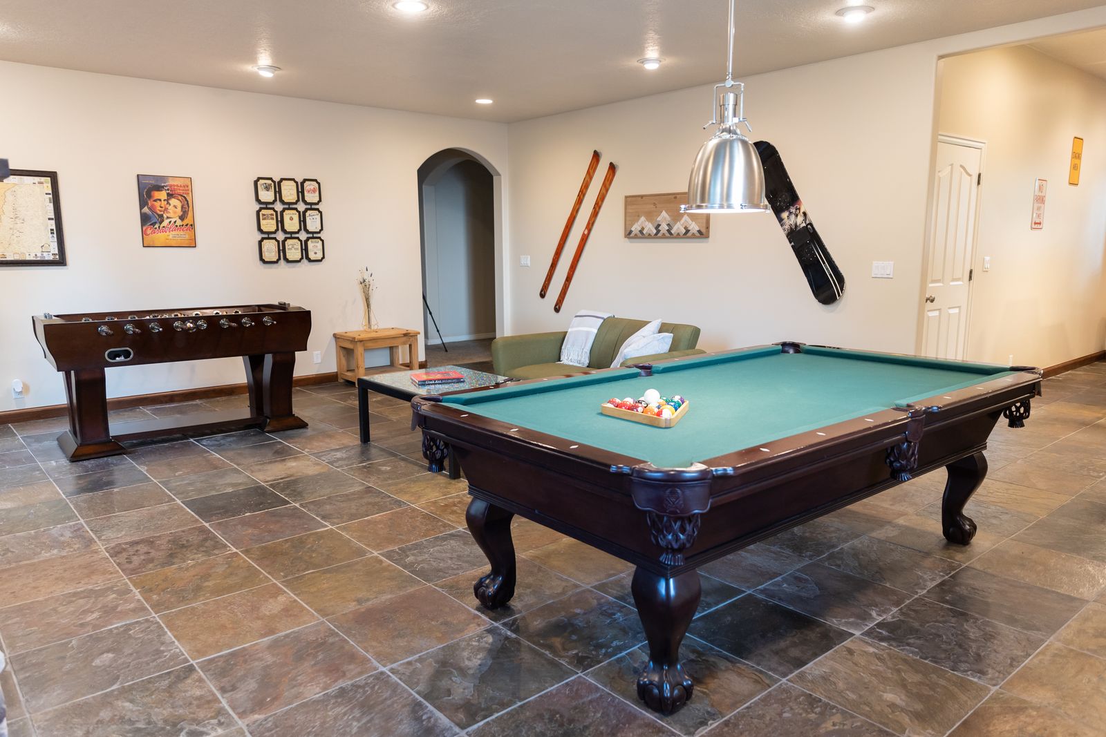 Male BIG room for rent/Walk-in-closet