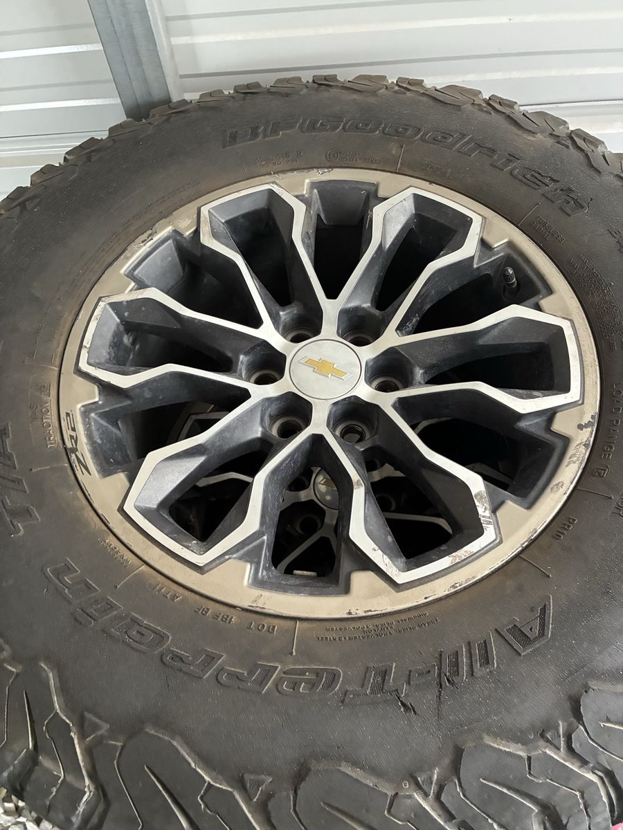 Colorado ZR2 Wheels and Tires (6x120, 285/75r17) Set of 5