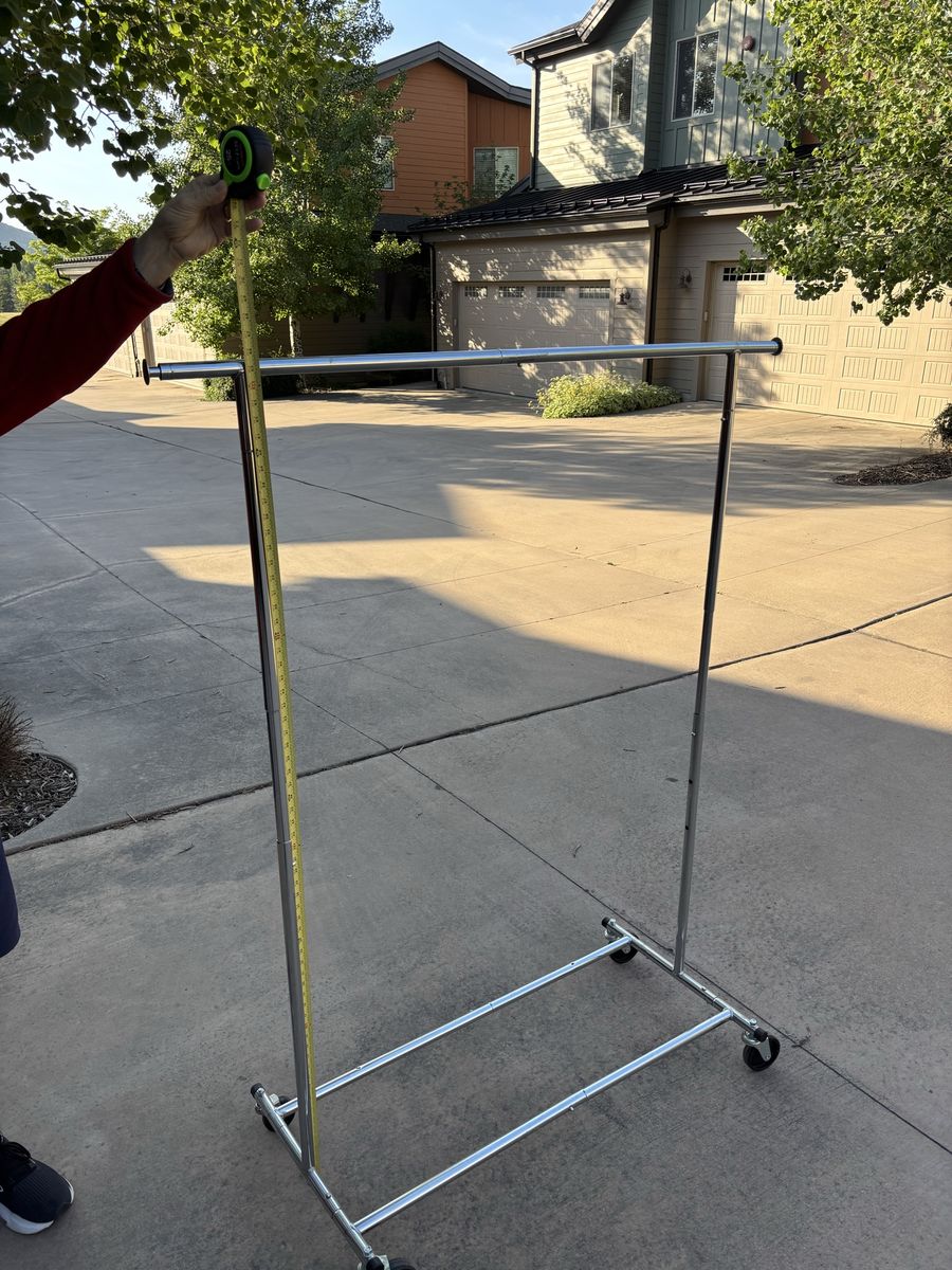 Rolling clothing rack/ hanger
