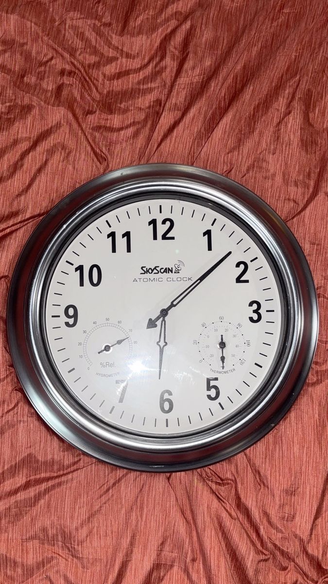 SkyScan Atomic Clock *SEND OFFERS*