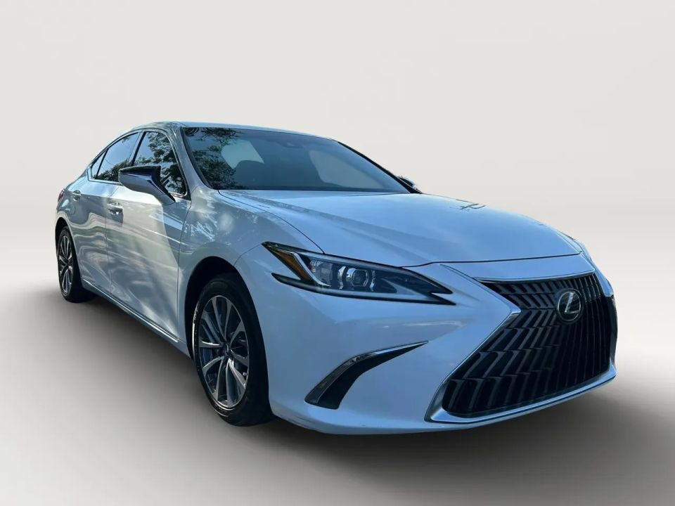 2022 Lexus ES Base