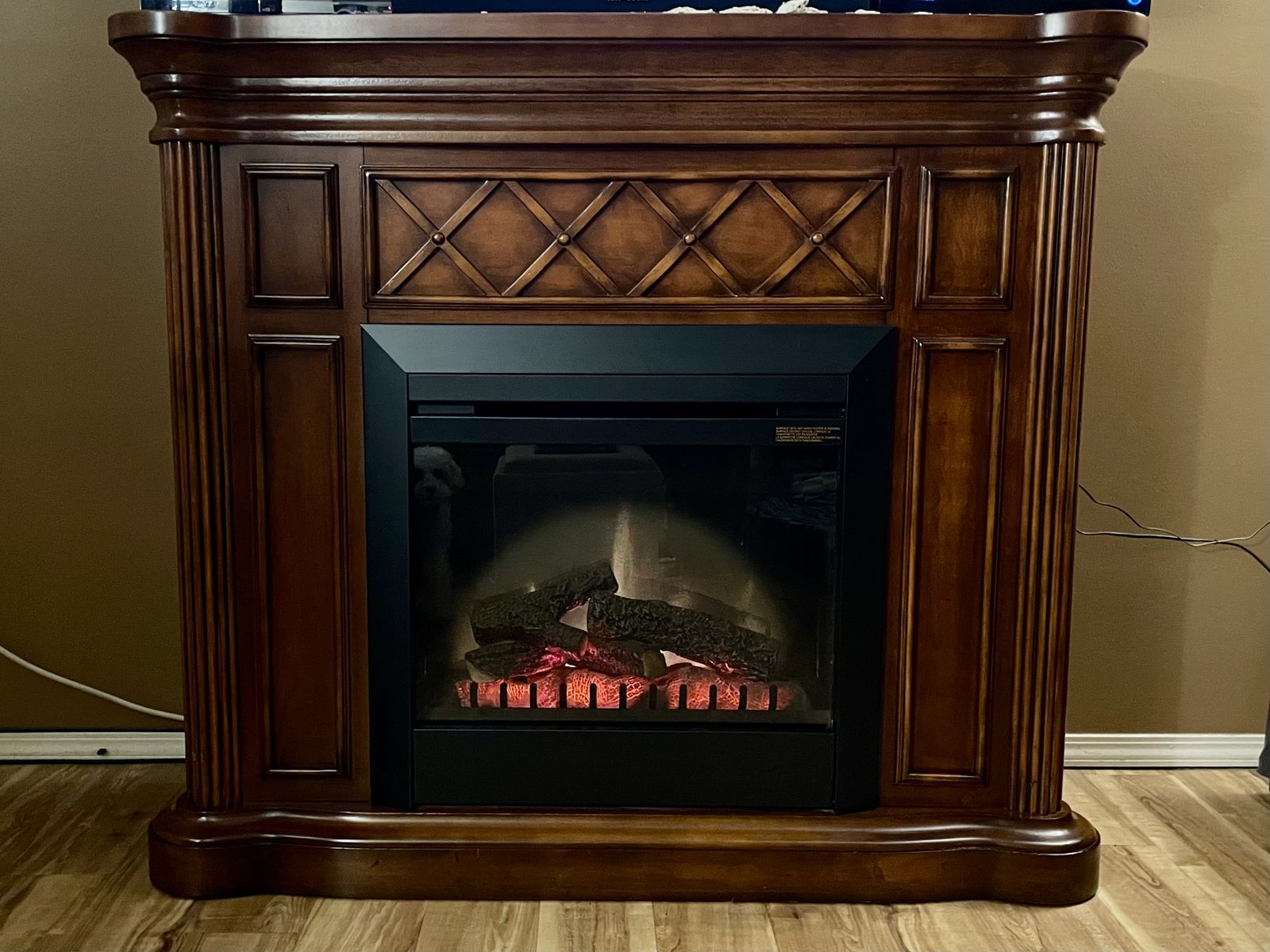 WOOD ELECTRICAL FIREPLACE - Woks Great