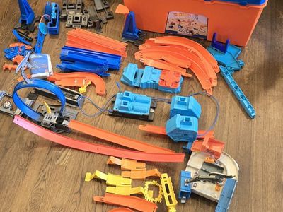 Hot Wheels track builder system