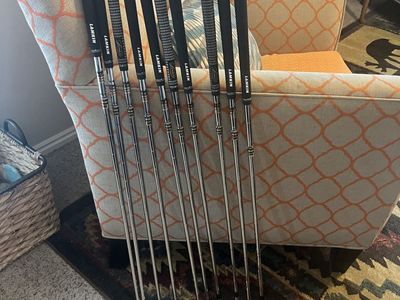 Titleist DCI 962 Irons.