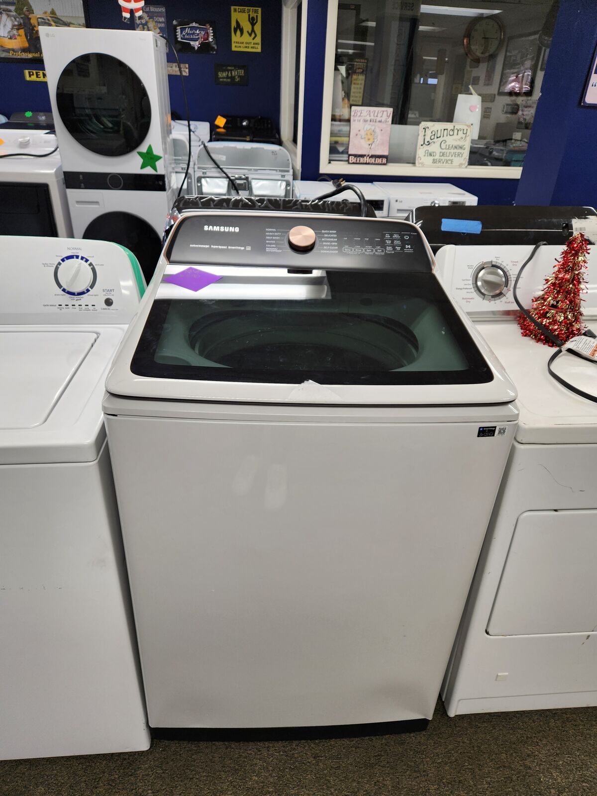 STUNNING BRAND NEW! SAMSUNG TOPLOAD 5.5 CF WASHER!