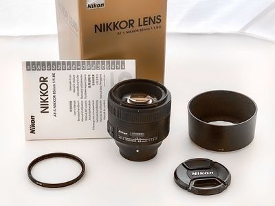 NIKON 85mm G lens - like new A+++