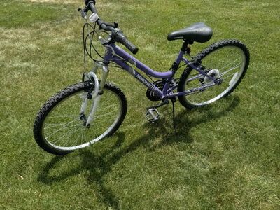 Roadmaster 24 Granite Peak Mountain Bike 18 Speed