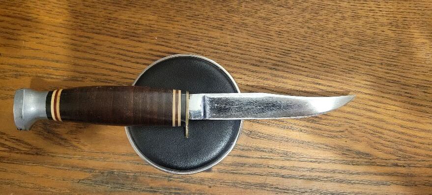 I’m selling this nice used vintage KaBar model 1200 hunting knife.