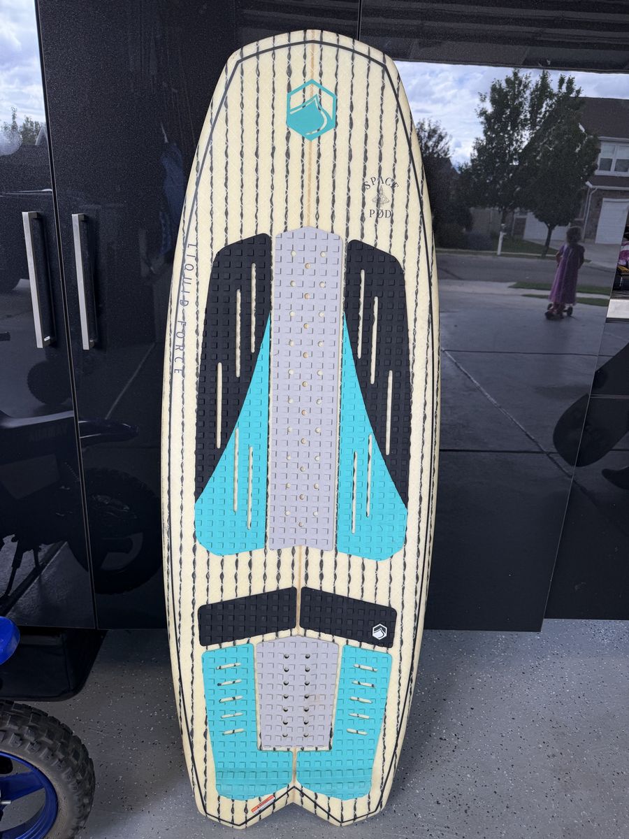 Liquid Force Space Pod Wakesurf Board 4'4" - Excellent Condition