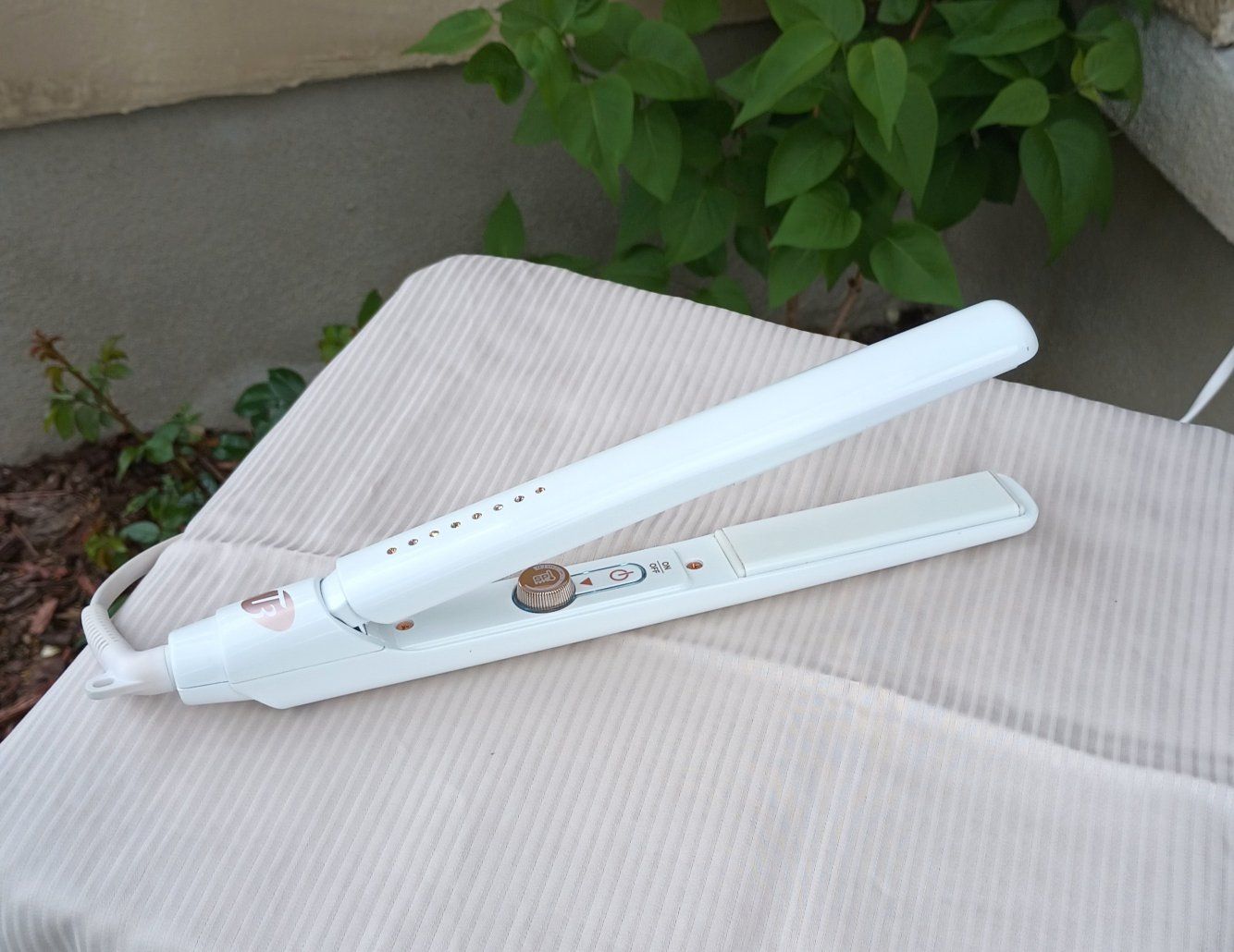 T3 Micro Single Pass Flat Iron/Hair Straightener