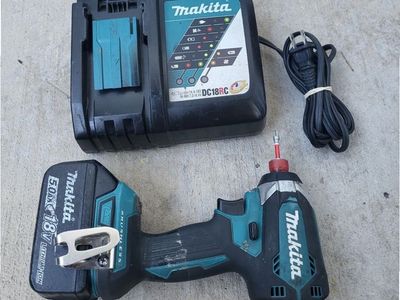 Makita XDT13 Impact Drill w 18v battery