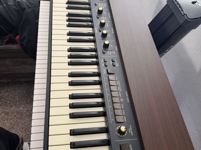 Roland VK-8 Organ Synthesizer Keyboard with Case