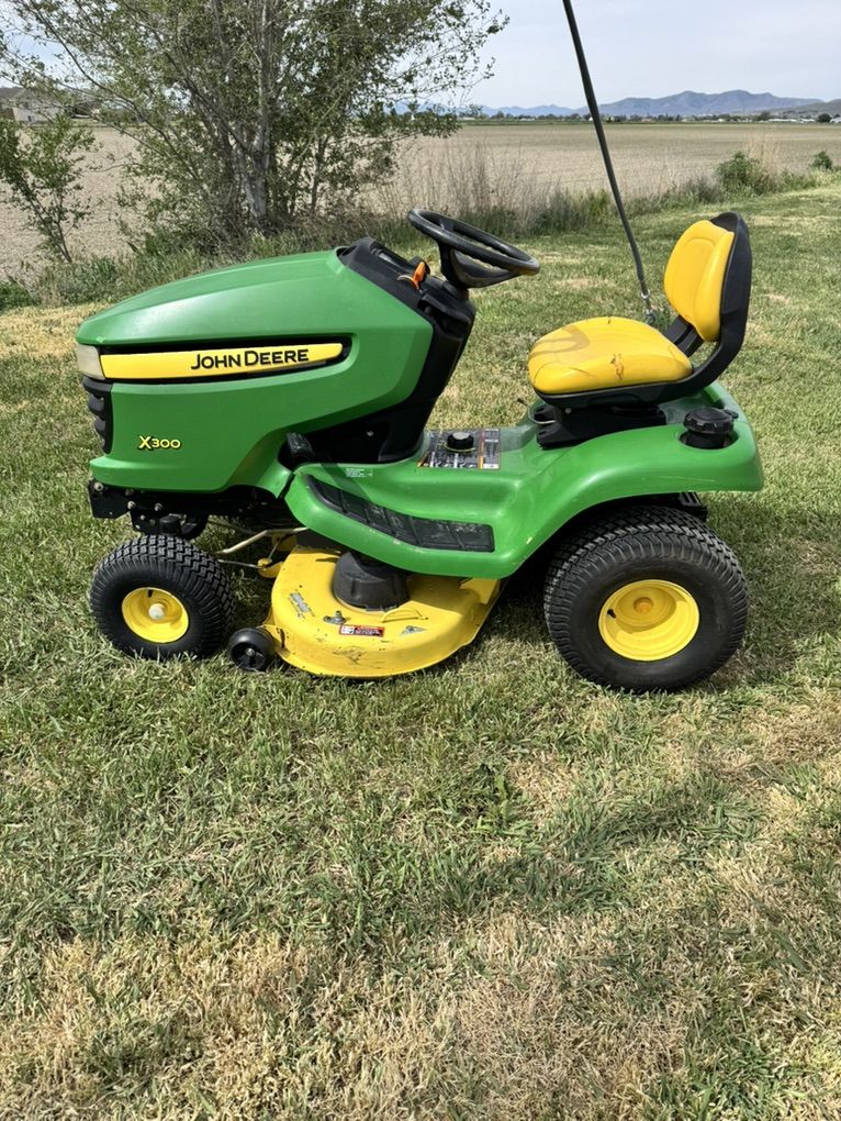 John Deere X300 Lawn Tractor