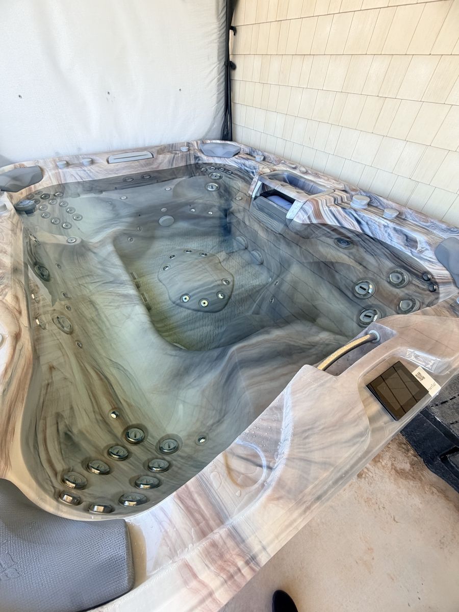 Sundance Spas 8 Person Hot Tub