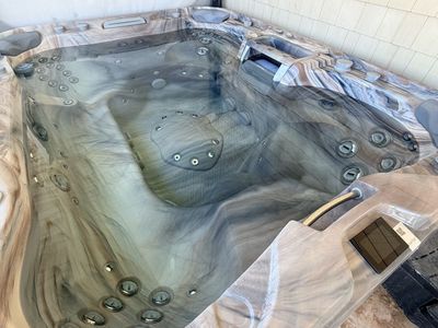 Sundance Spas 8 Person Hot Tub