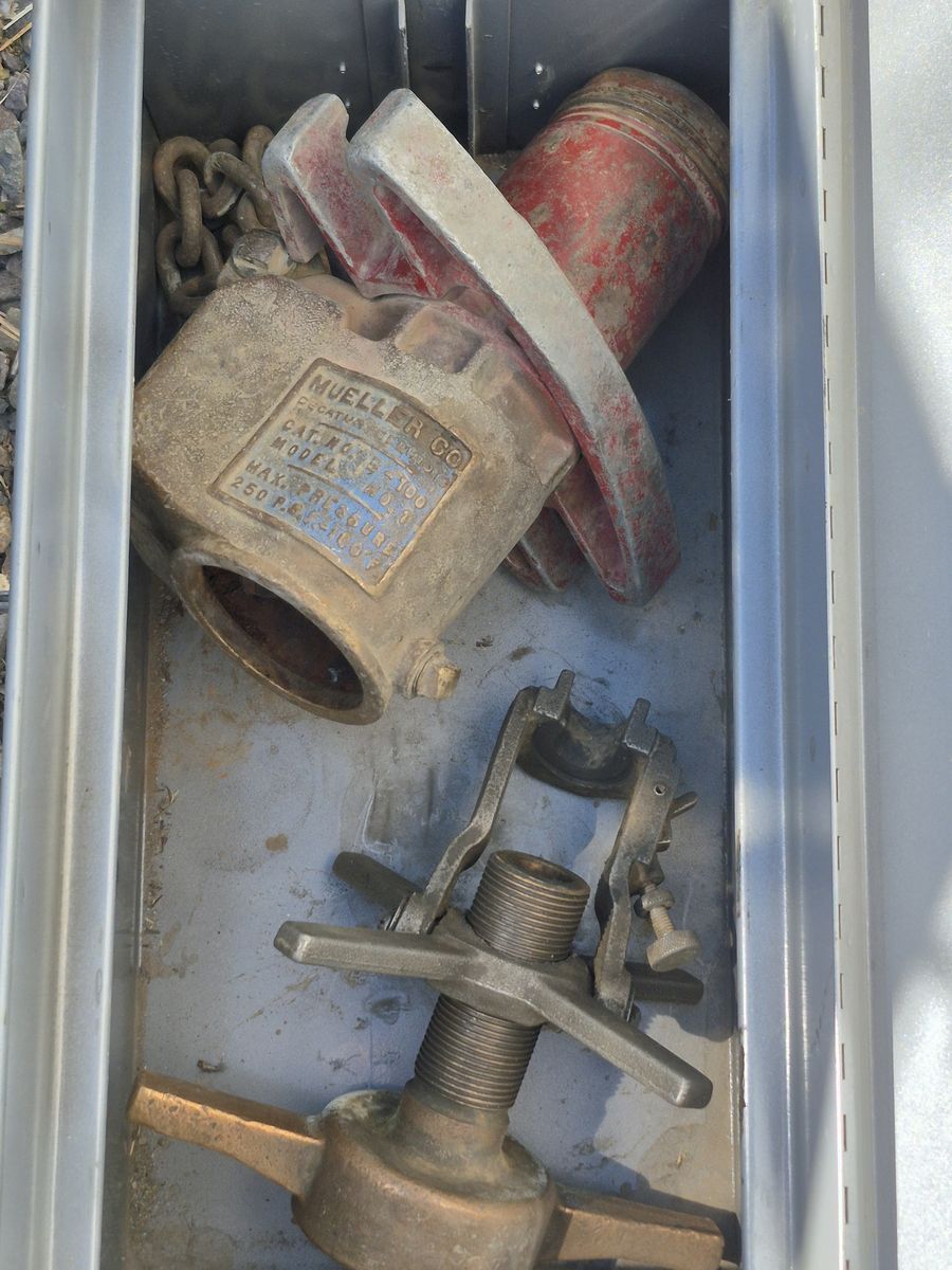 MUELLER B-100 1 WATER MAIN TAPPING MACHINE
