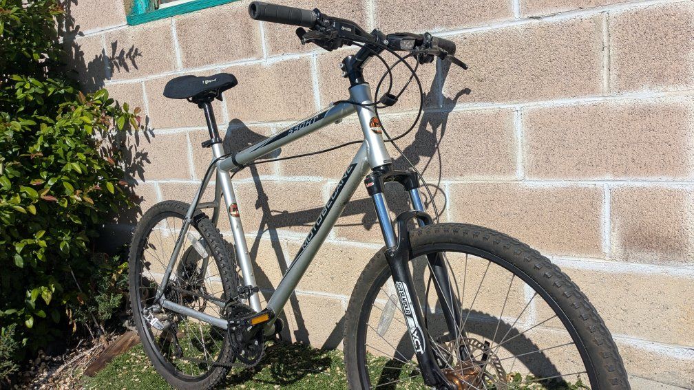 Large 22" Motobecane HT550 series 7kAl  3x8 Seam!!