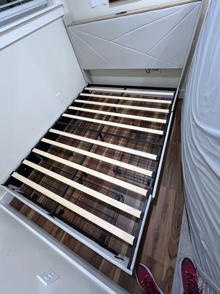 ModernUpholstered Queen Bed Frame