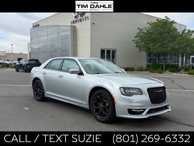 2022 Chrysler 300 Touring L
