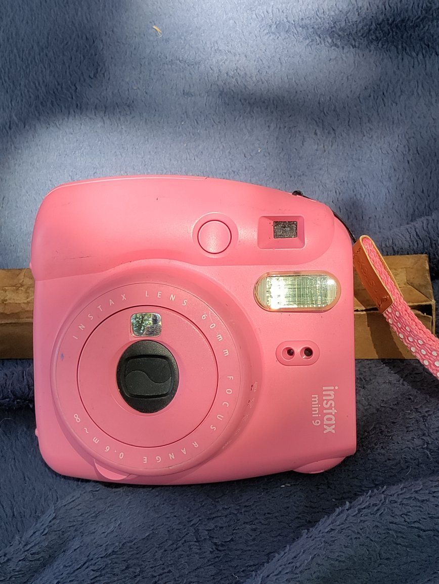 Fujifilm Instax Mini 9 Instant Camera - Pink, 60mm Lens