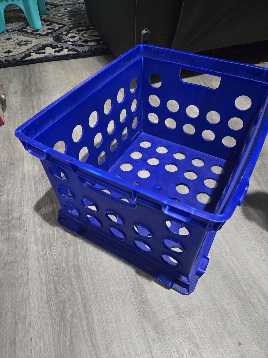 Plastic storage cube crate