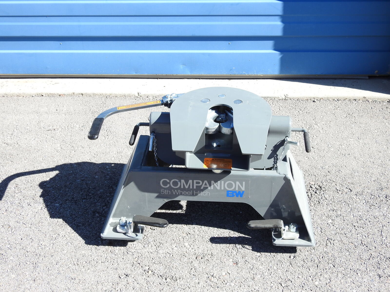 New B&W Companion OEM 5th Wheel Hitch for Chevy/GMC Towing Prep Package - Dual Jaw - 20,000 lbs