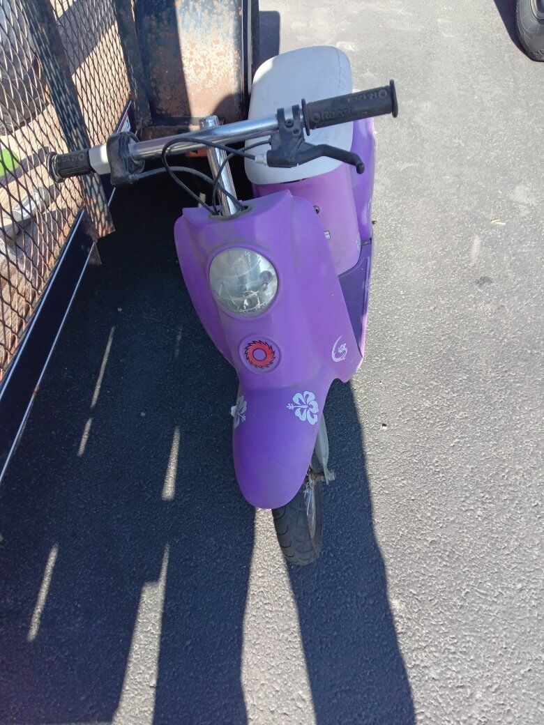 Kids Toy Razor Moped Electric Scooter!