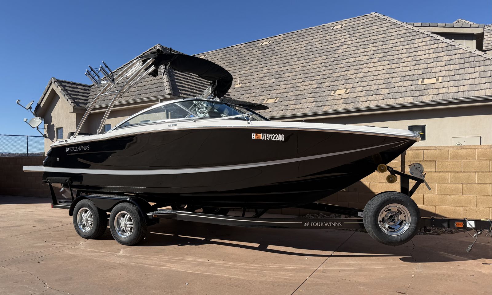 2012 Four Winns SL222