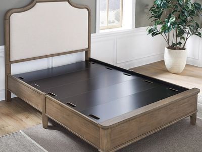 Broadmoore Lila Queen Platform Bed 1812497 #102196