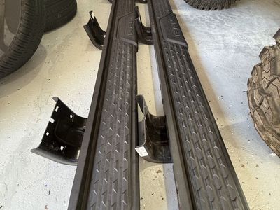 Truck Side Steps - 5th Gen Ram
