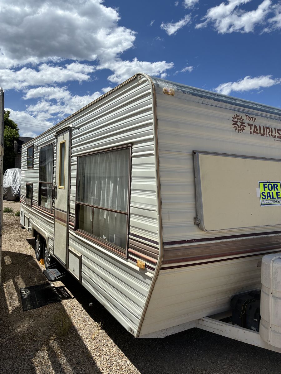 1986 22 foot Fleetwood Taurus Travel Trailer