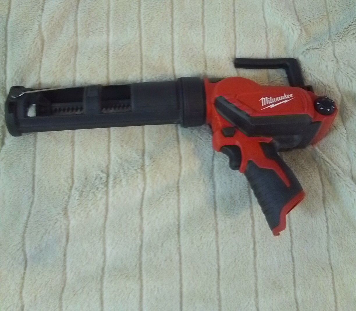 Milwaukee Caulk and Adhesive Gun