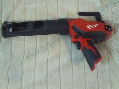 Milwaukee Caulk and Adhesive Gun
