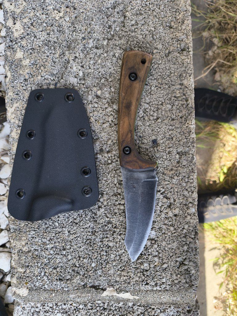 nice little Skinner here with sheath