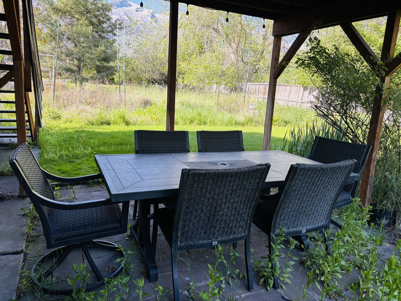 Outdoor Table/Six Chairs (two swivel)