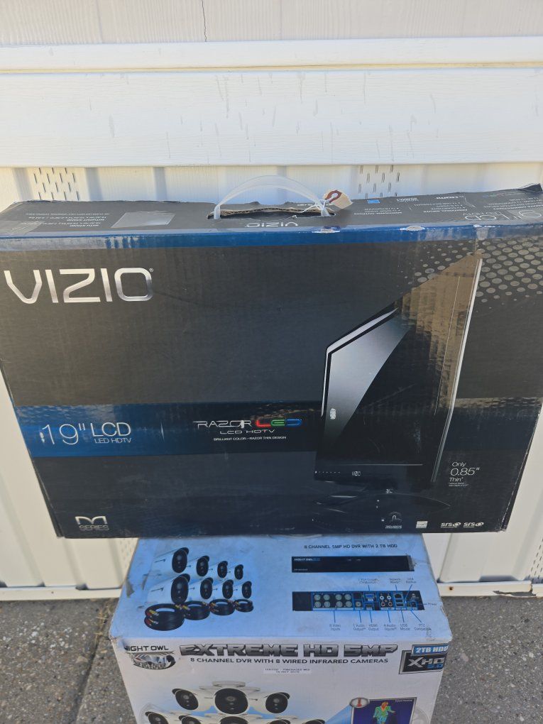 Vizio 19" Razor LED HDTV – Open Box