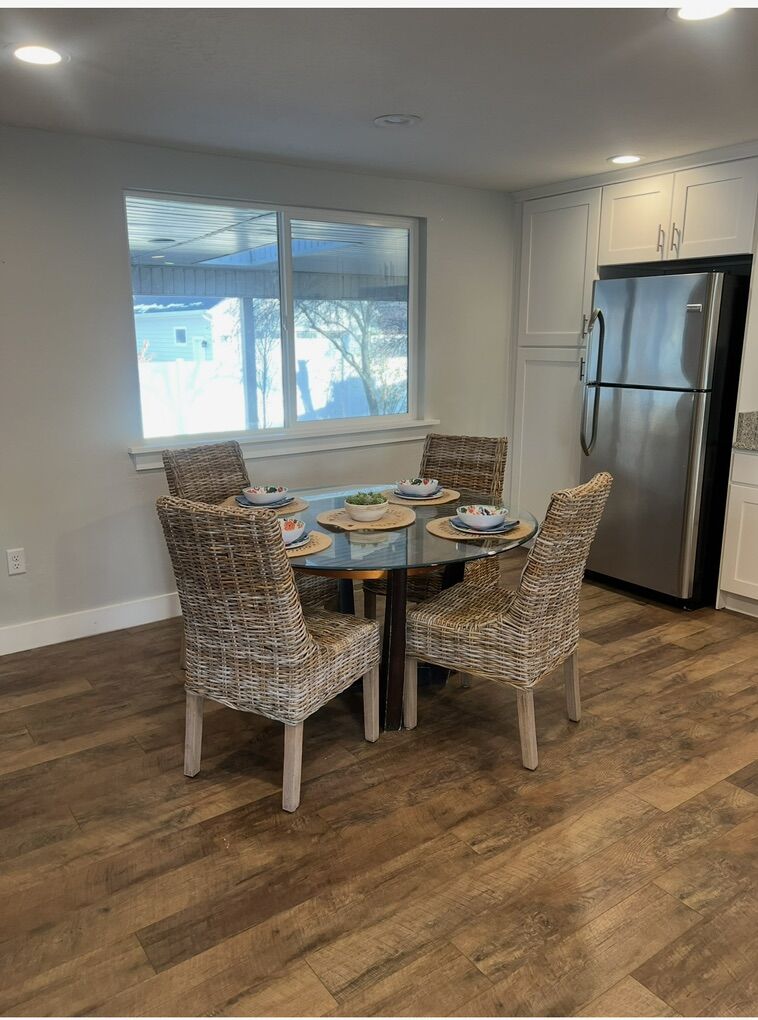 42 Wood Round Table W/glasstop