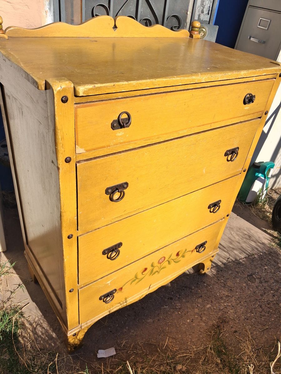 vintage\antique dresser 4 drawer