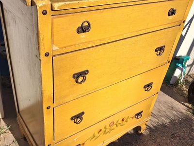 vintage\antique dresser 4 drawer