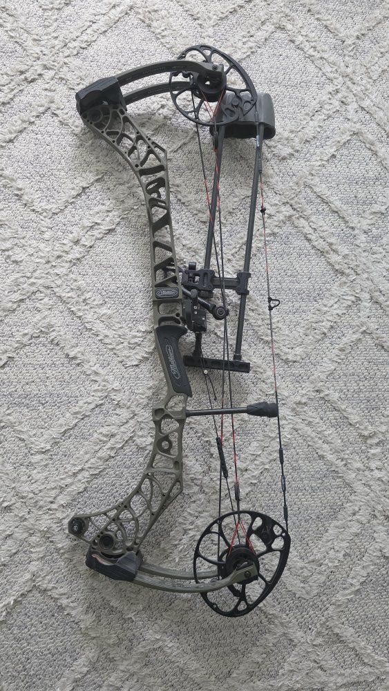 Mathews Archery V3 Compound Bow - Green - Get Ready to Hunt/Target Shooting