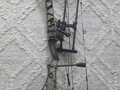 Mathews Archery V3 Compound Bow - Green - Get Ready to Hunt/Target Shooting