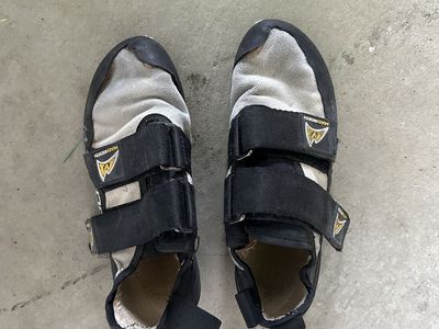 Kids climbing shoes