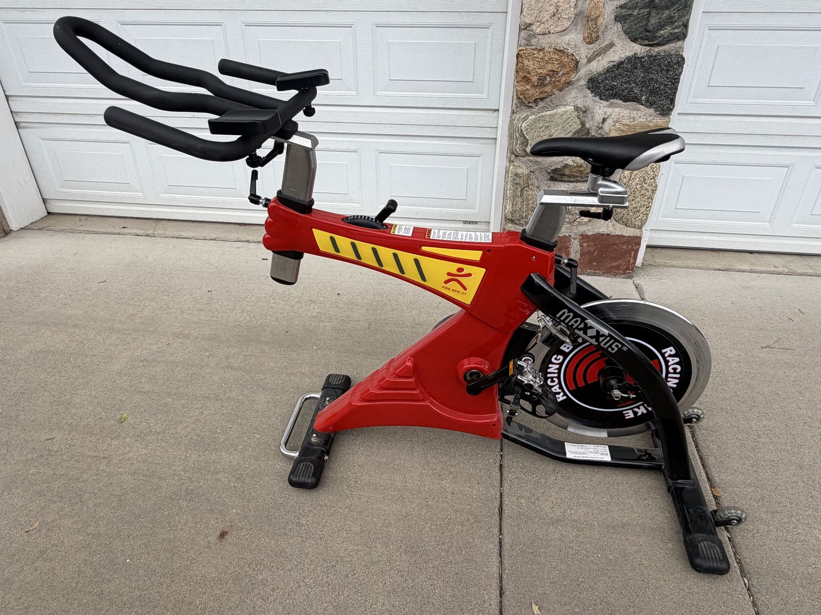 Maxxus Pro SPK-21 Indoor Exercise Spin Bike in Red