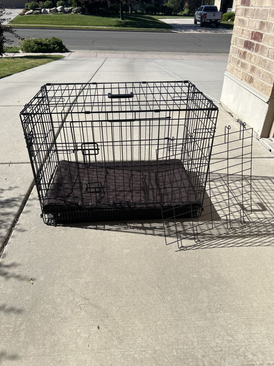 Large Black Wire Dog Crate with Removable Tray & Dog Bed - Great Condition