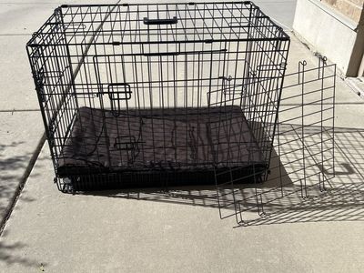 Large Black Wire Dog Crate with Removable Tray & Dog Bed - Great Condition