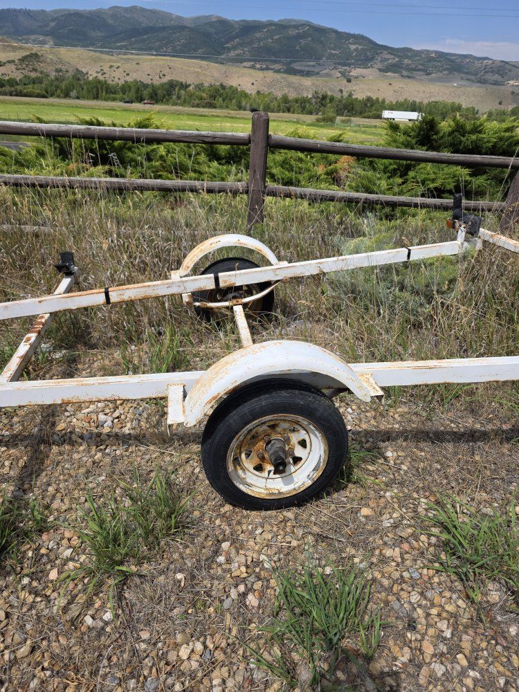Small boat trailer 